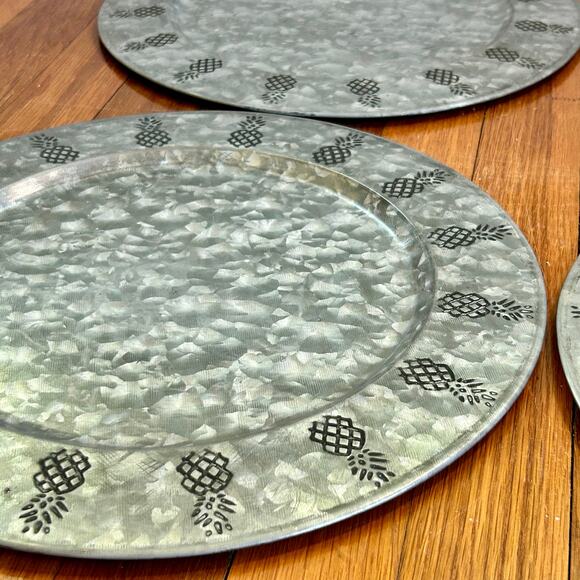 Set of 4 Tiki Pineapple Galvanized Metal Plate Chargers – 13.75” Diameter - Picture 3 of 9